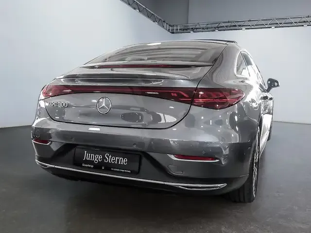 Mercedes-Benz EQE 300