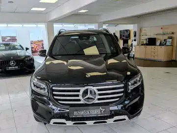 Mercedes-Benz GLB 220