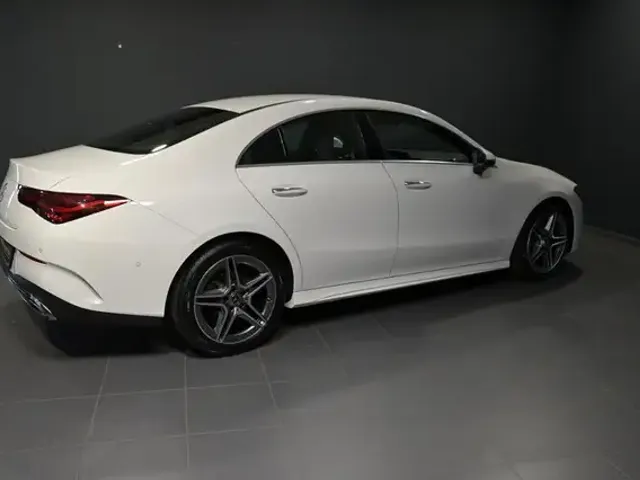 Mercedes-Benz CLA 200