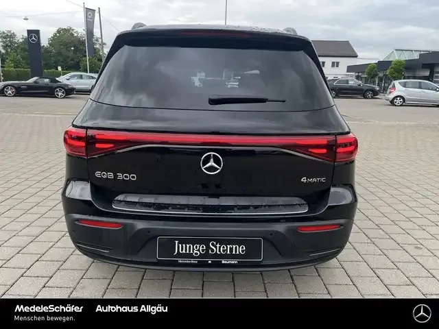 Mercedes-Benz EQB 300