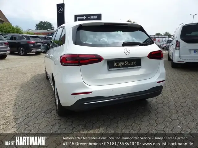 Mercedes-Benz B 180