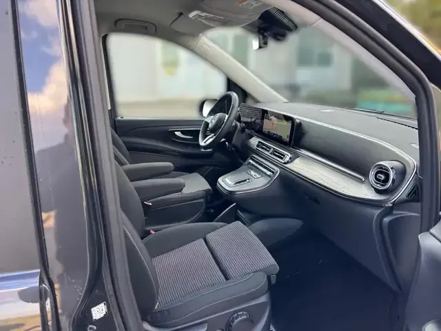 Mercedes-Benz V 220