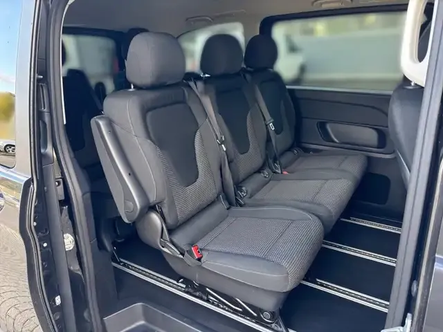 Mercedes-Benz V 220
