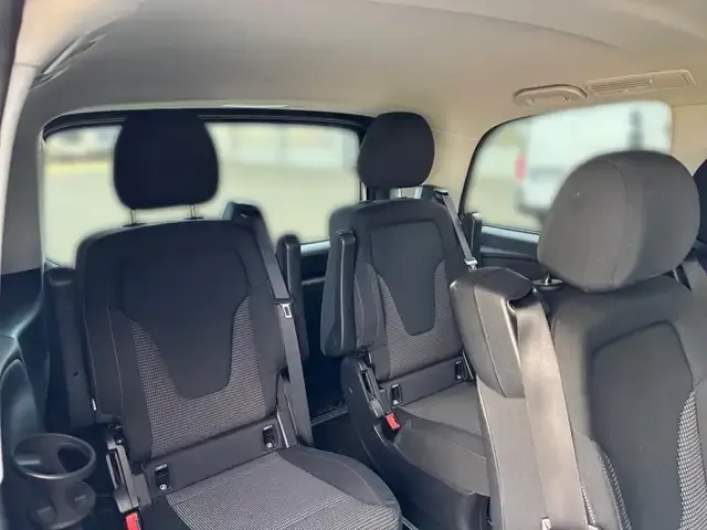 Mercedes-Benz V 220