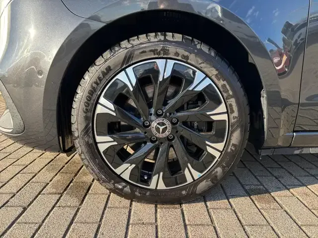 Mercedes-Benz V 220