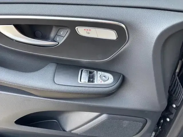 Mercedes-Benz V 220