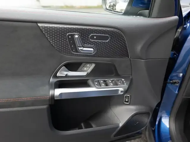 Mercedes-Benz EQB 300