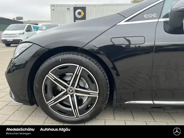 Mercedes-Benz EQE 300