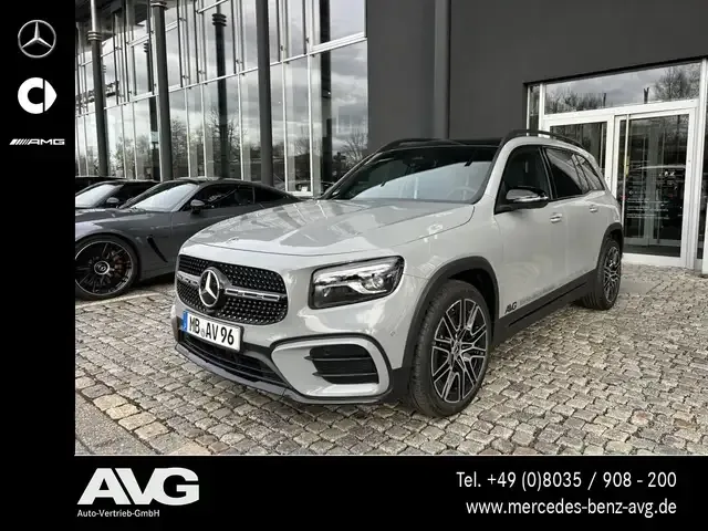 Mercedes-Benz GLB 220