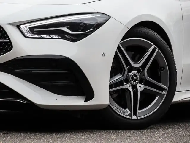 Mercedes-Benz CLA 200
