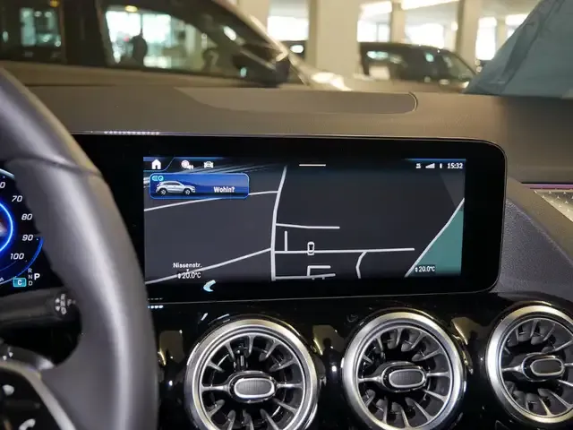 Mercedes-Benz EQA 300
