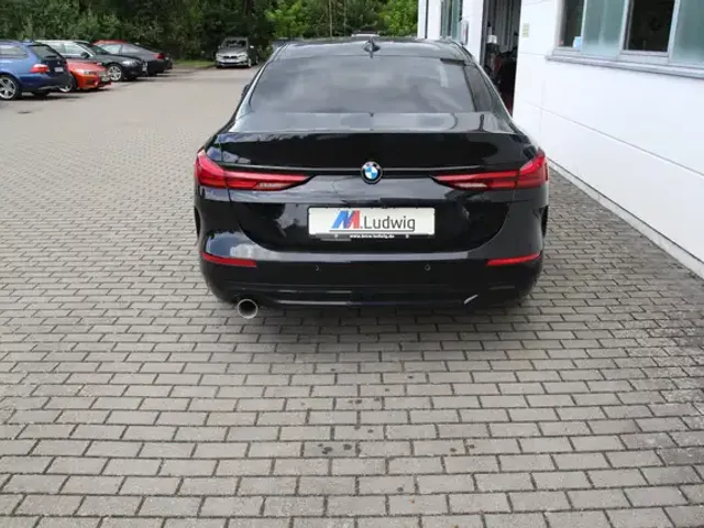 BMW 218