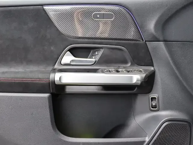 Mercedes-Benz GLB 220