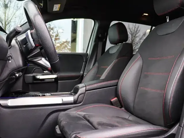 Mercedes-Benz GLB 220