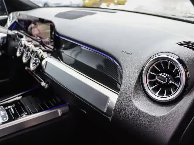 Mercedes-Benz GLB 220