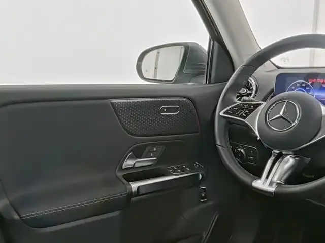 Mercedes-Benz EQB 350
