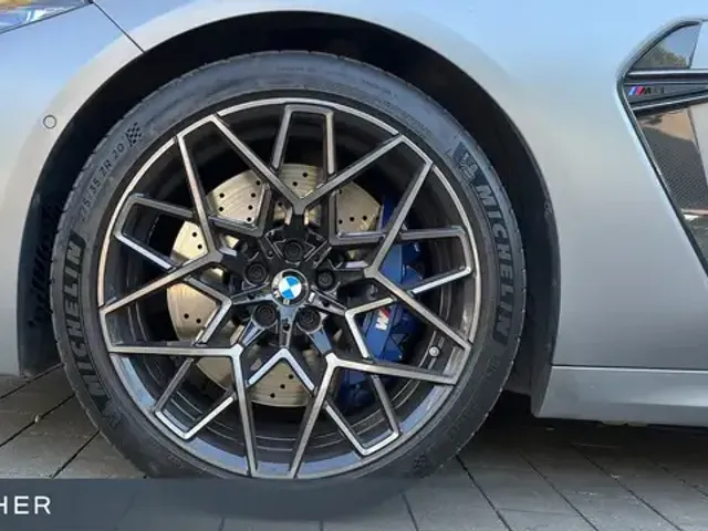 BMW M8