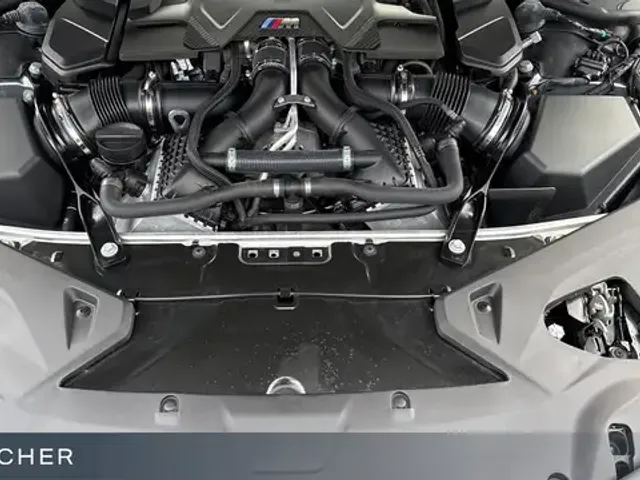 BMW M8