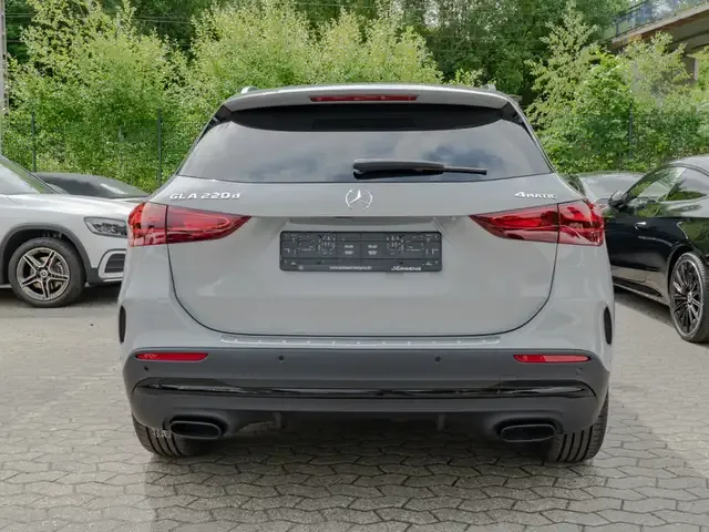 Mercedes-Benz GLA 220