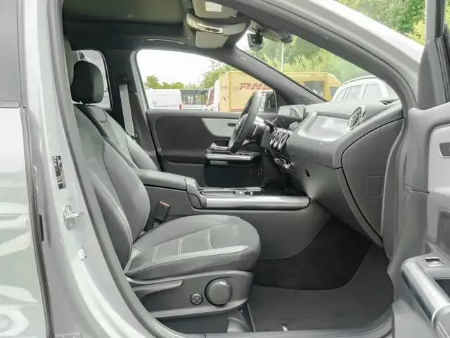 Mercedes-Benz GLA 220