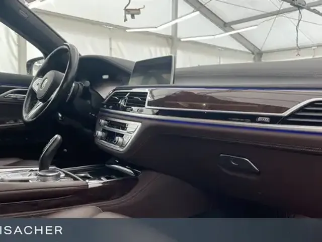 BMW 740