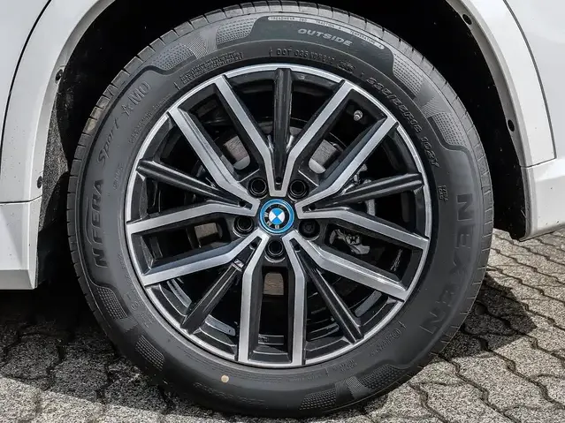BMW iX1