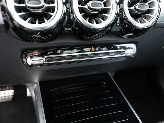 Mercedes-Benz EQB 300