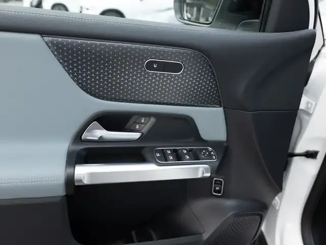 Mercedes-Benz EQB 300