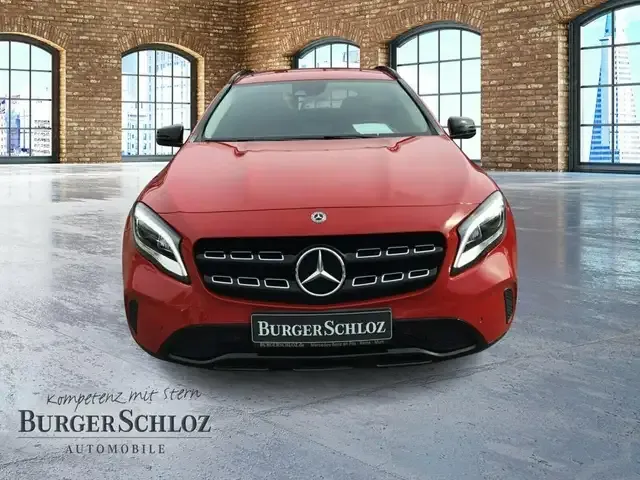 Mercedes-Benz GLA 200