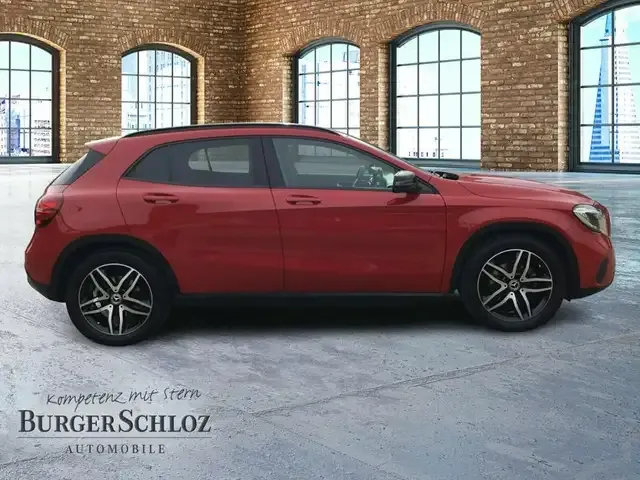 Mercedes-Benz GLA 200