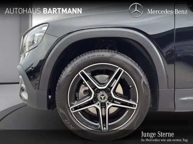 Mercedes-Benz GLB 220