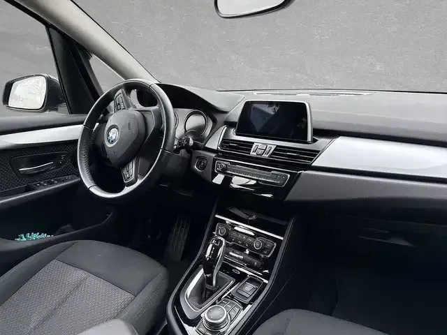 BMW 218