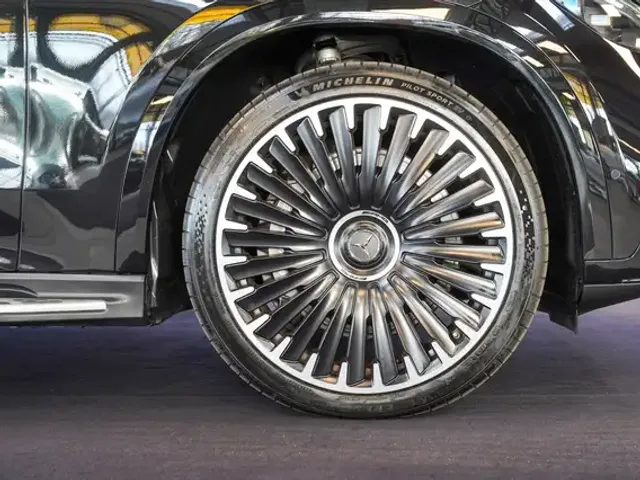 Mercedes-Benz EQE SUV