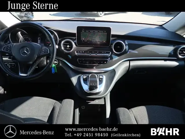 Mercedes-Benz V 220