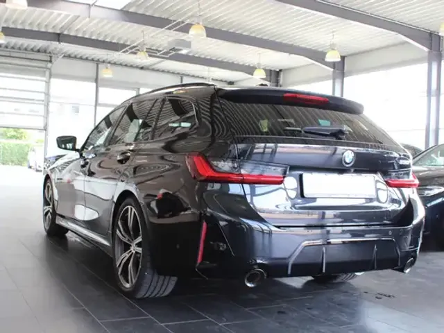 BMW 330