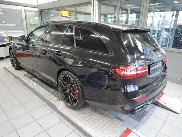 Mercedes-Benz E 63 AMG