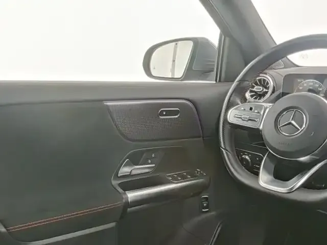 Mercedes-Benz EQA 300