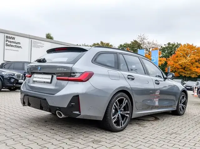 BMW 330