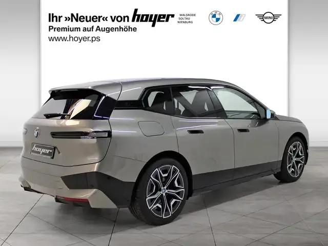 BMW iX