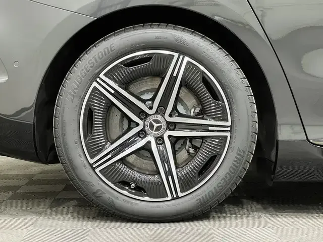 Mercedes-Benz EQE 350