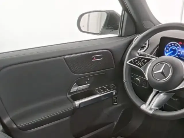 Mercedes-Benz EQB 300