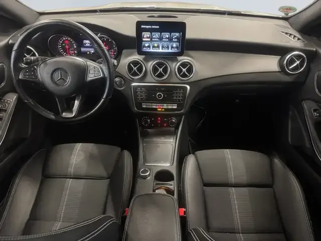 Mercedes-Benz CLA 180