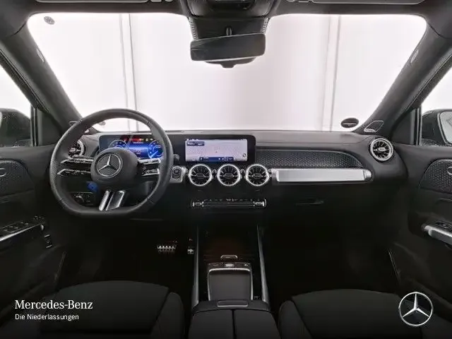 Mercedes-Benz EQB 300