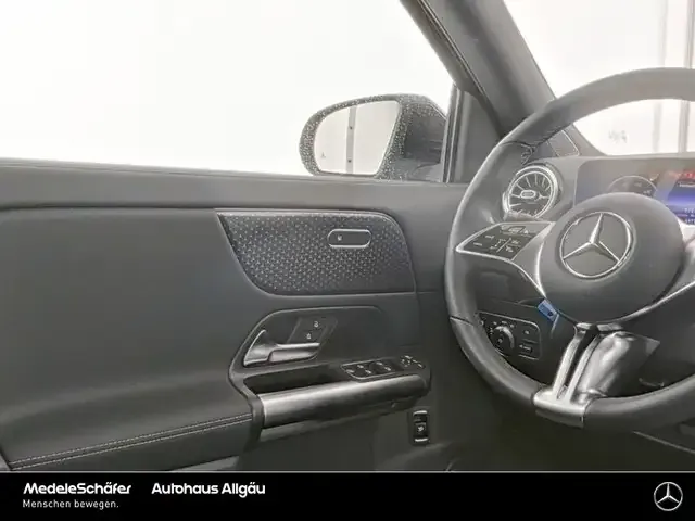 Mercedes-Benz EQA 300