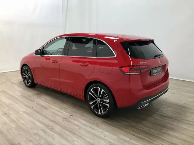 Mercedes-Benz B 180