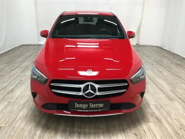 Mercedes-Benz B 180