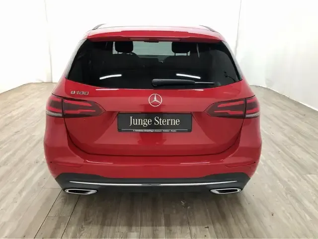 Mercedes-Benz B 180