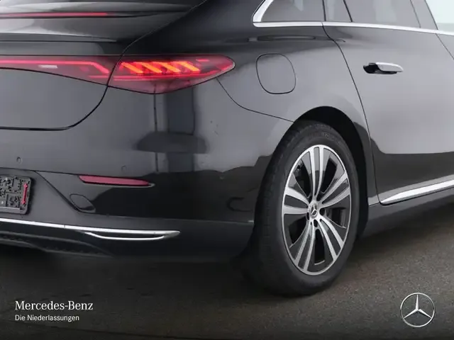 Mercedes-Benz EQE 300