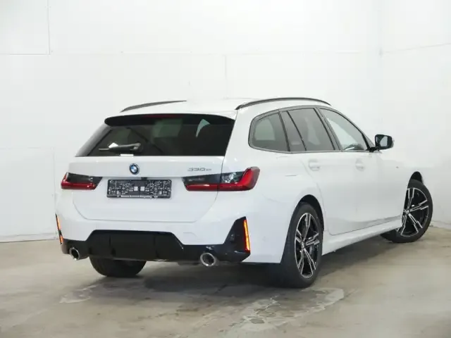 BMW 330