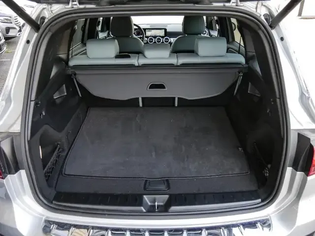 Mercedes-Benz GLB 220